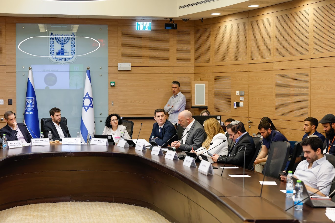 ועדת הכלכלה דנה בחוק אובר: "נהגי המוניות יפוצו במיליארדי שקלים"