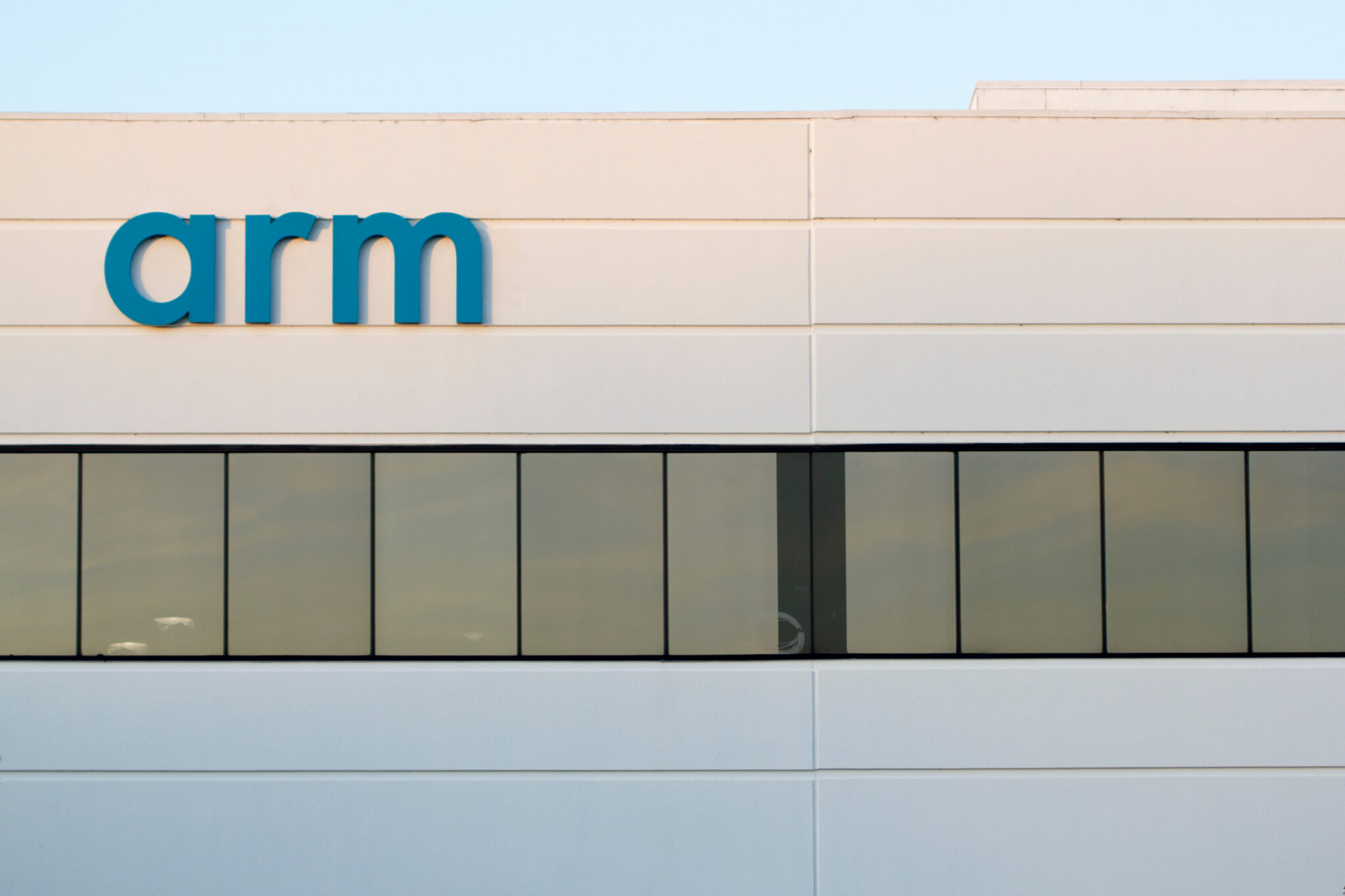 חברת המוליכים למחצה arm | צילום: שאטרסטוק