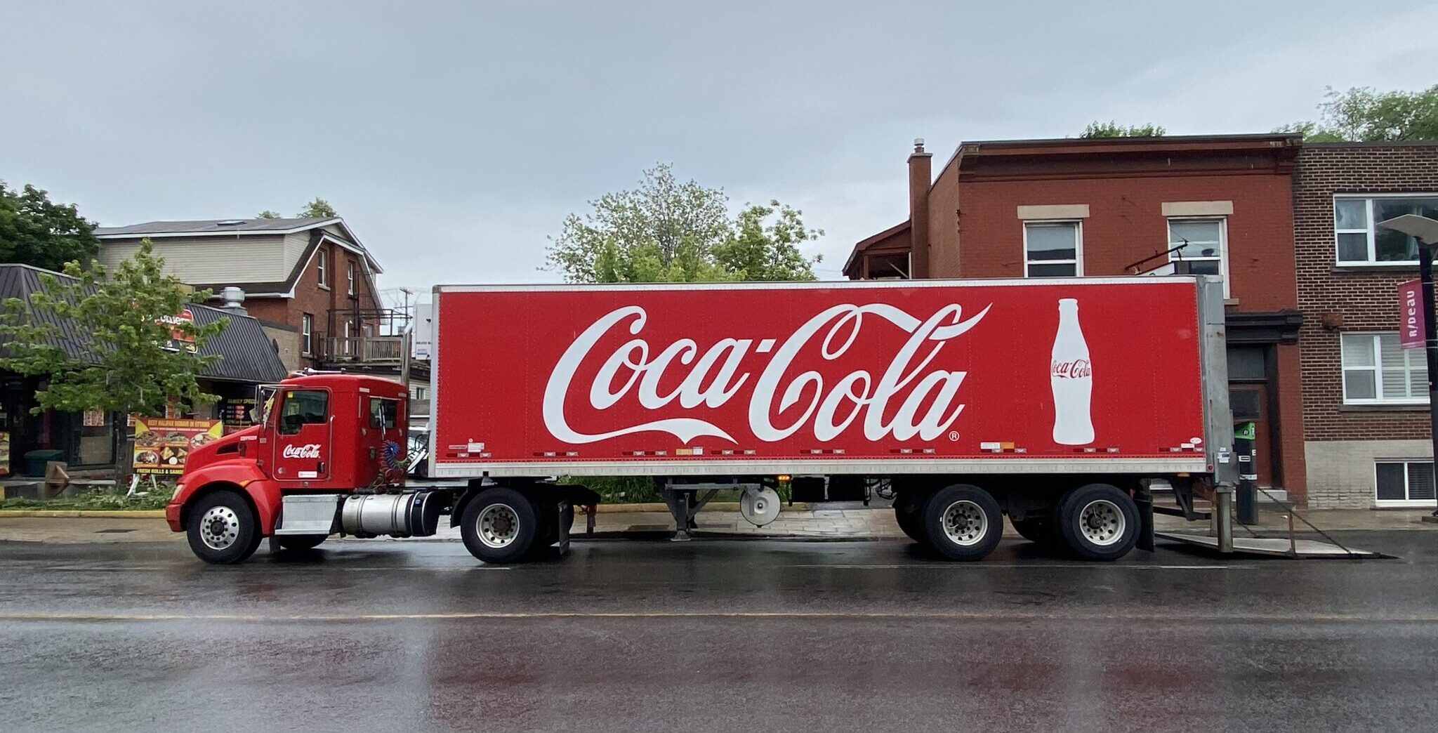 משאית קוקה קולה | צילום: שאטרסטוק