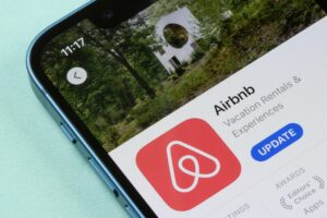 אפליקציית Airbnb | צילום: שאטרסטוק