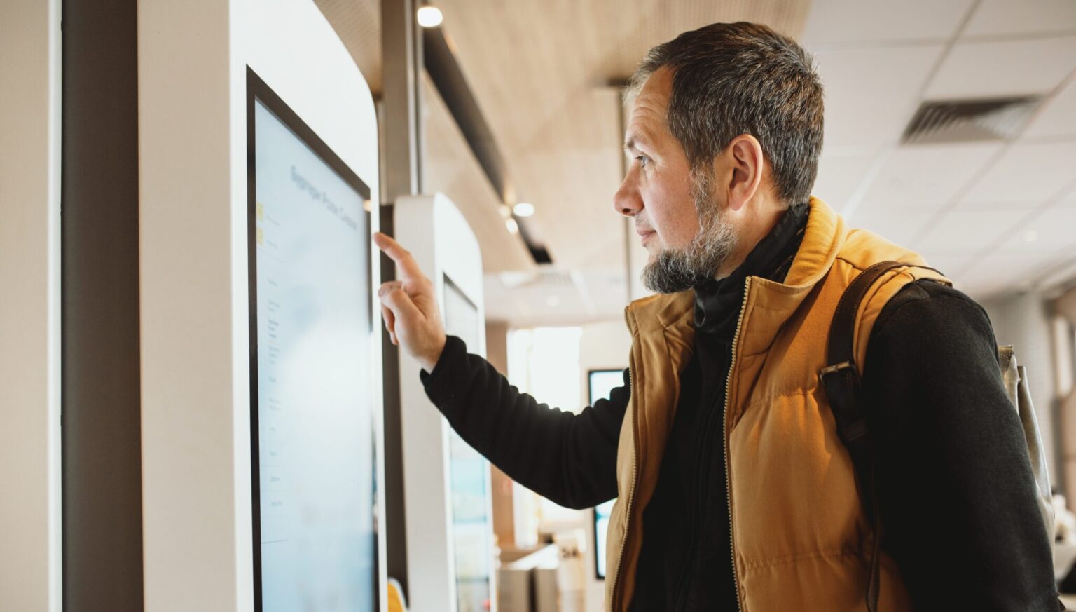 למה אנחנו קונים יותר במסופי שירות עצמי?