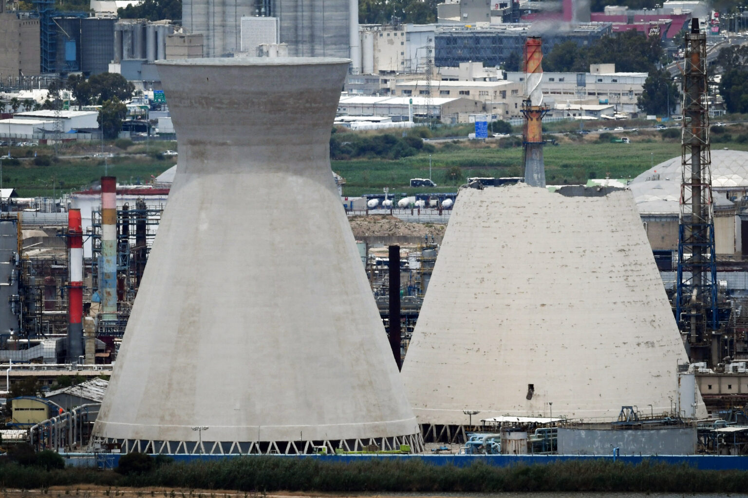 בזן מתייחסת לפגיעה בבתי הזיקוק – המניה עולה