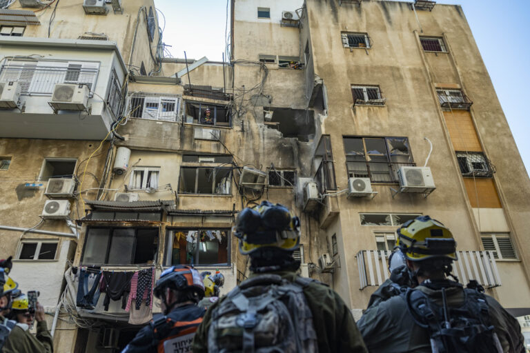 הממשלה מקדמת: הגנה מפיטורים לעובדים שפונו מבתיהם
