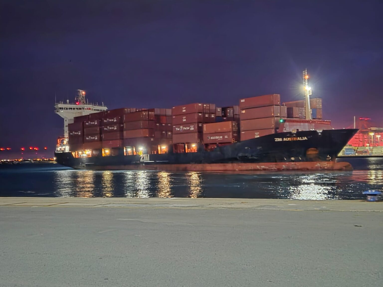 צים והאפאג-לויד מבטיחות רציפות ימית: רופאים ואספקה סדירה לנמלים בדרך