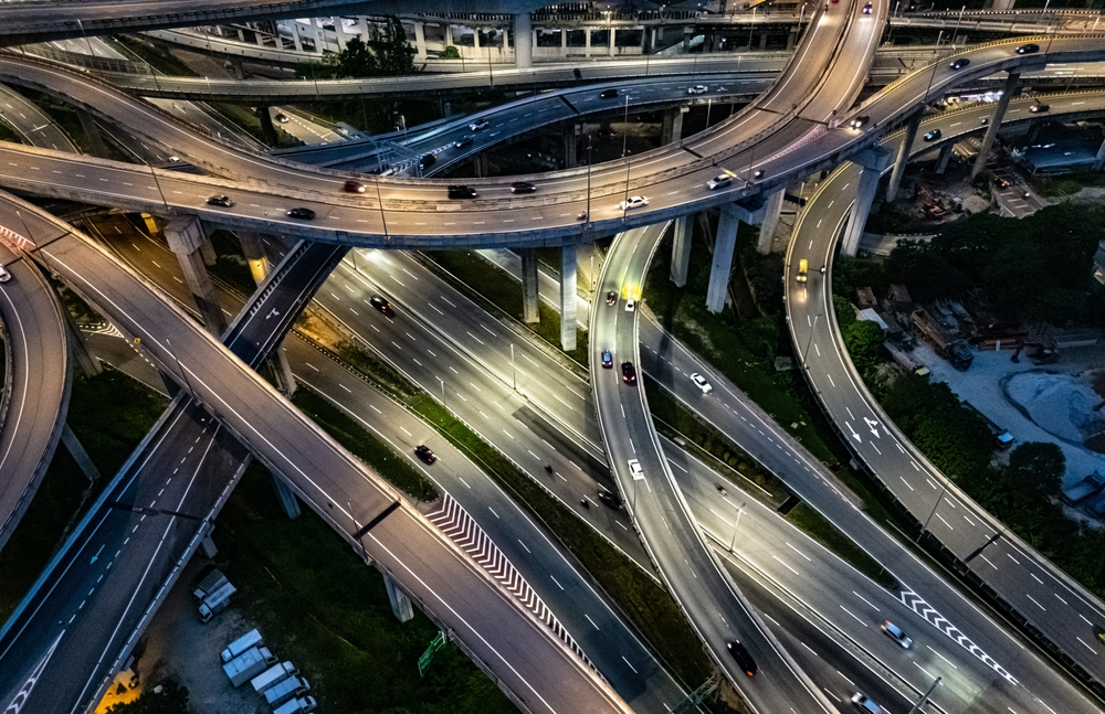 צמתים בכביש | צילום: שאטרסטוק