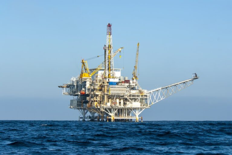 שדה גז | צילום: שאטרסטוק