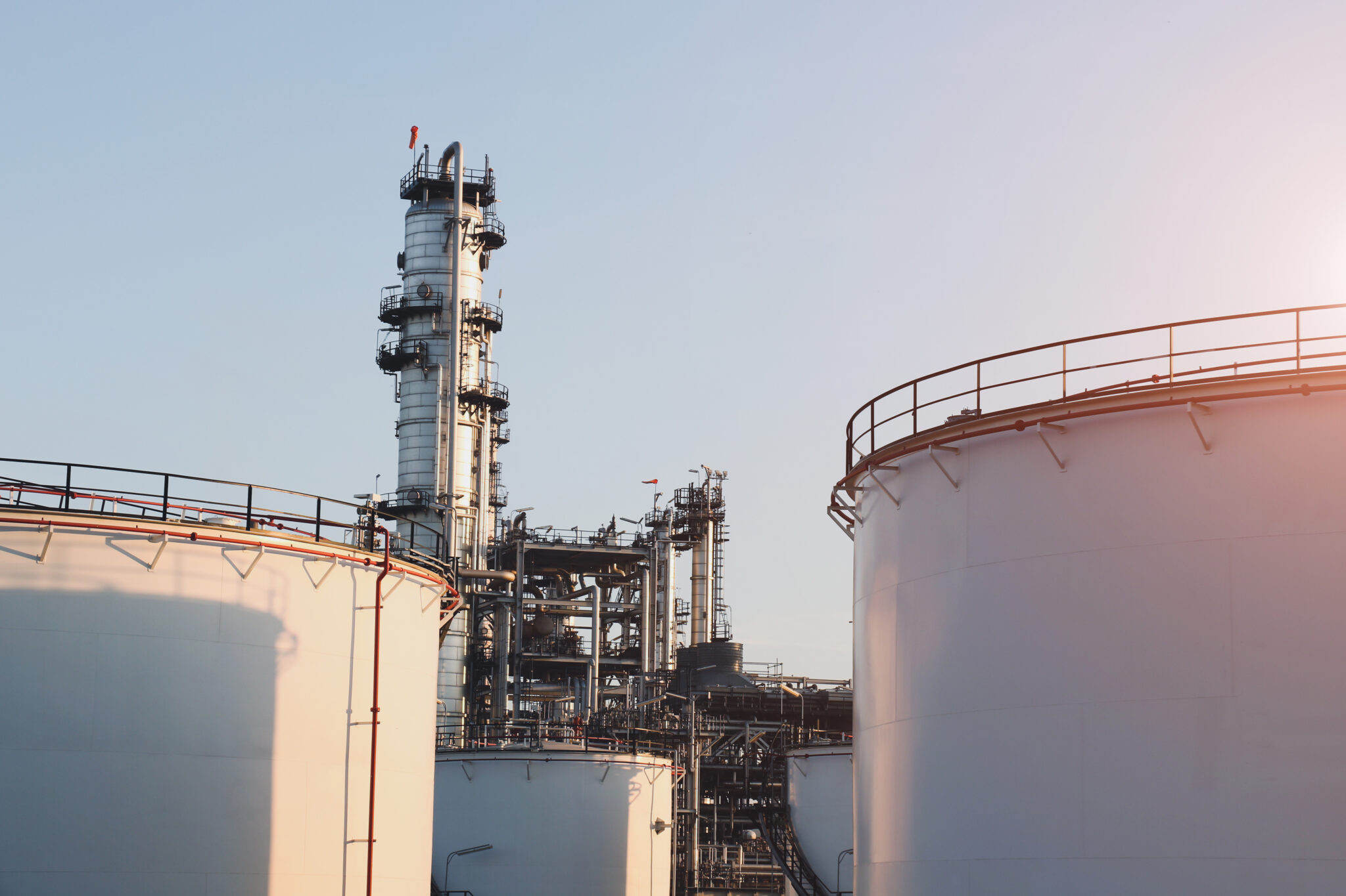 בתי זיקוק | צילום: שאטרסטוק