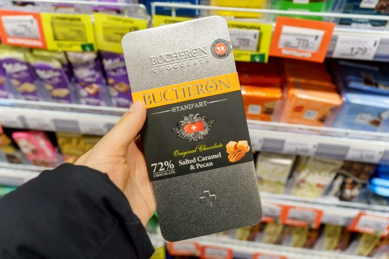 יצרנית השוקולד הגדולה בעולם הורידה את התחזית – והמניה התרסקה בכ-16%