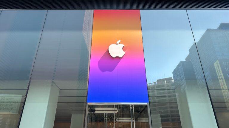 50 שנה לאפל: מהגראז' בקליפורניה לאימפריית הטכנולוגיה הגדולה בעולם