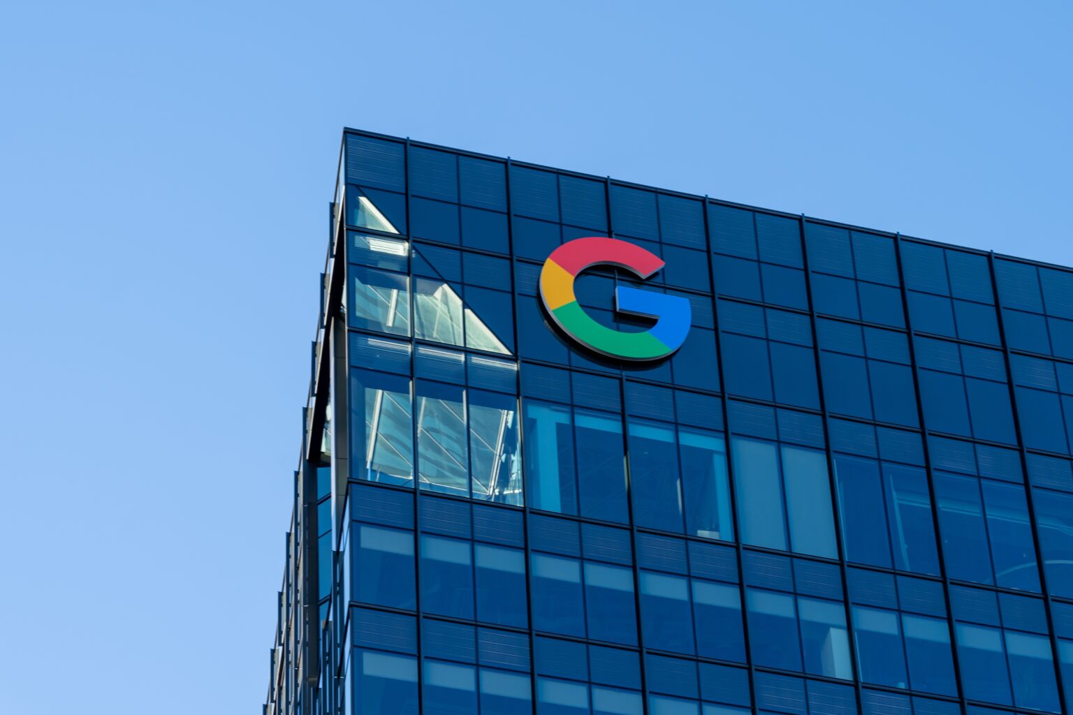 תחזית אופטימית לענקית הענן: גוגל בדרך לזינוק חד בהכנסות?