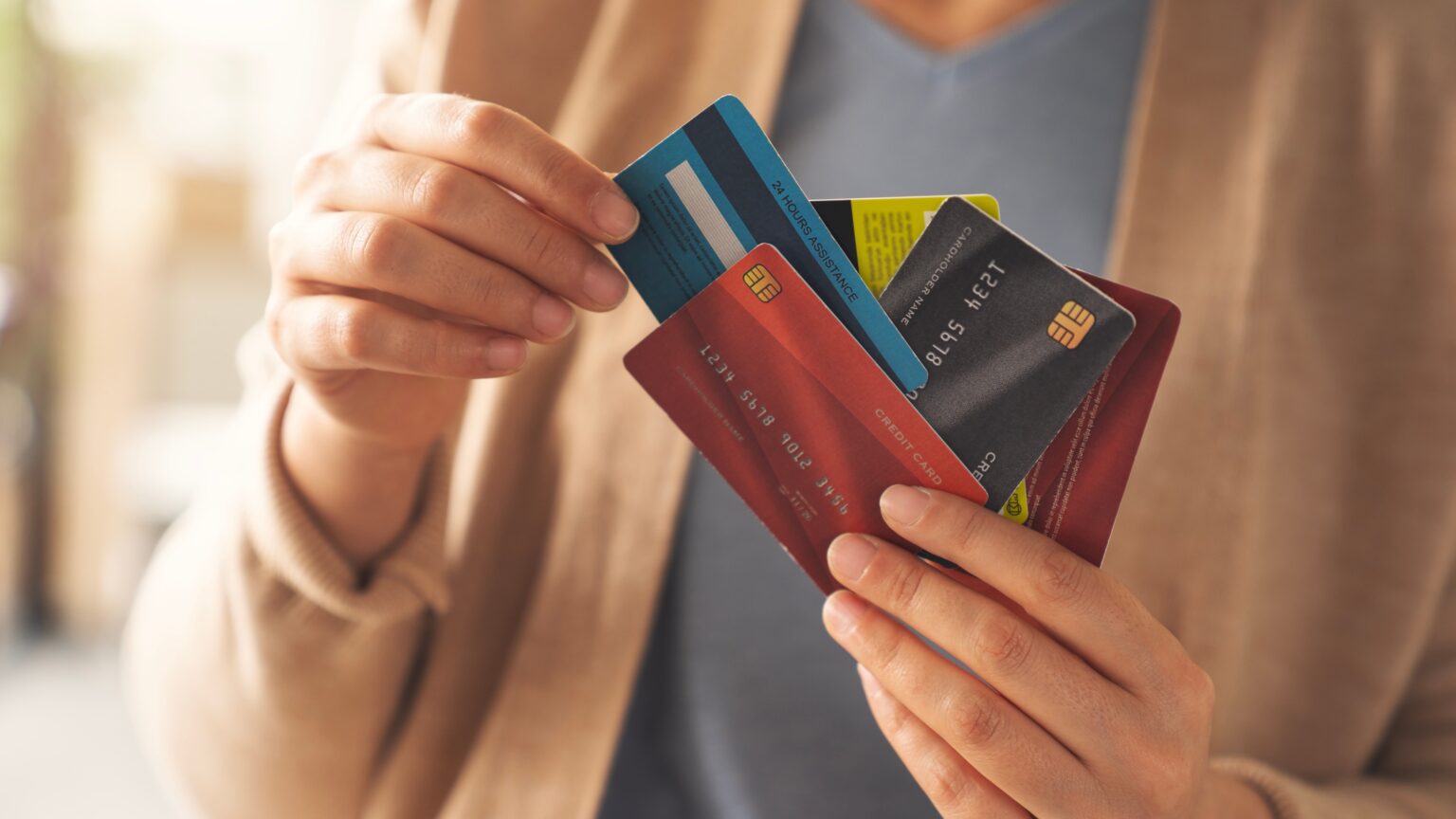 המלחמה סביב ה-FLY CARD הגיעה לבית המשפט – והיא שווה מיליארדים