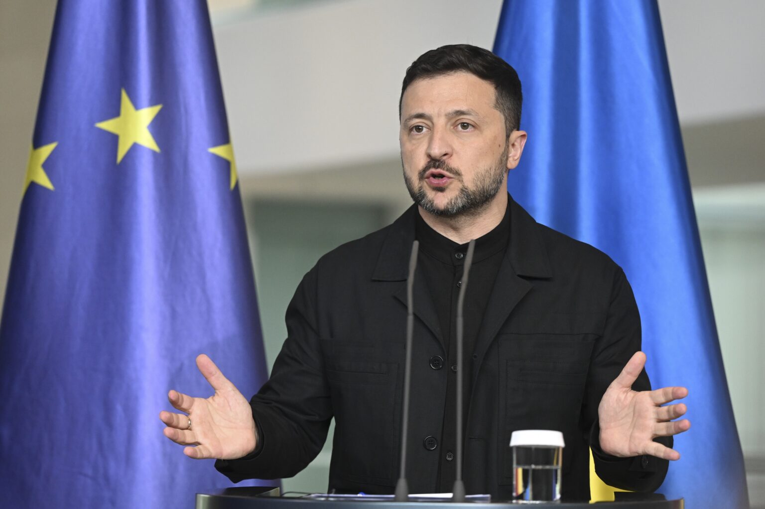 זלנסקי מאיים בסנקציות: "ישראל מרוויחה מהתבואה הגנובה של אוקראינה"