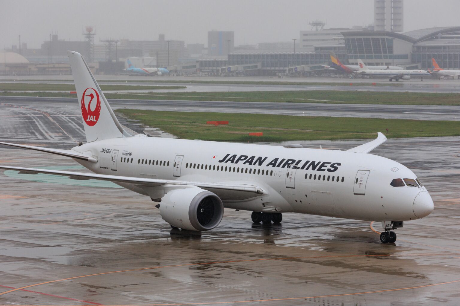 זה מתחיל? רובוטים יחליפו עובדים בשדה התעופה ביפן