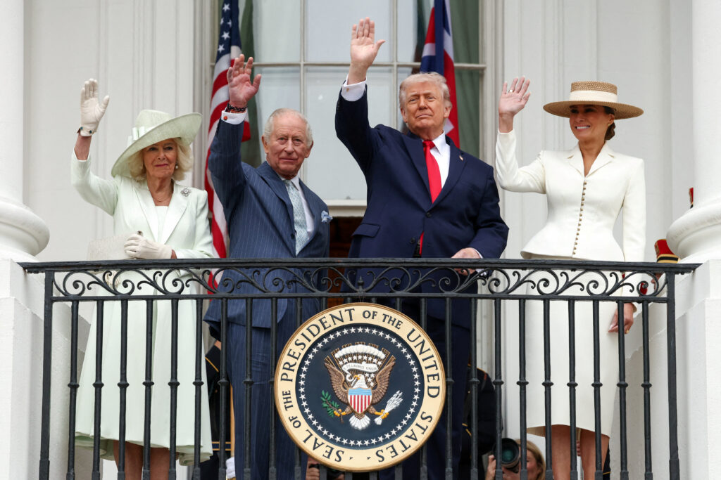 FILE PHOTO: U.S. President Donald Trump, Britain's King Charles, Queen Camilla and U.S. first lady Melania Trump wave from a balcony during an arrival ceremony for the king and queen on the South Lawn of the White House, in Washington, D.C., U.S., April 28, 2026. REUTERS/Kevin Lamarque/File Photo