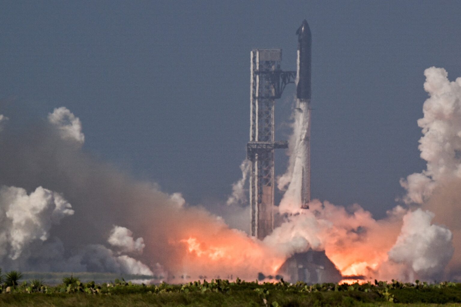 חברת SpaceX פונה לכוכבים בטיסת ניסוי מוצלחת