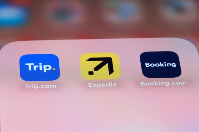 Shanghai,china-august,3rd,2025:,Expedia,,Trip.com,And,Booking.com,App,Icons.,Assorted