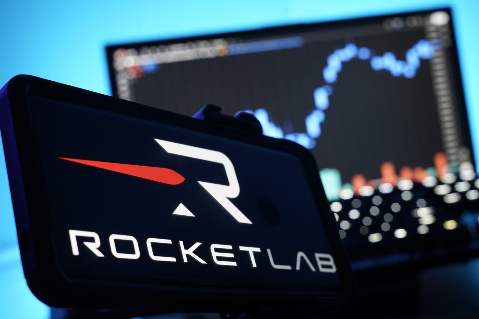 מניית Rocket Lab זינקה ב-118% בשנה – האם עדיין מדובר בהזדמנות קנייה?