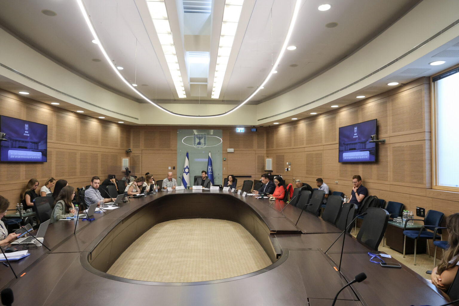למרות ירידת הדולר – המחירים בחנויות ממשיכים לעלות: למה?