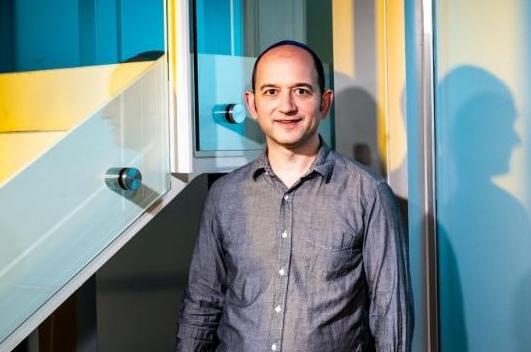 מי אתה נועם שזיר? מהנדס צנוע או מיליארדר שלא מפחד לקרוא לגוגל פחדנית
