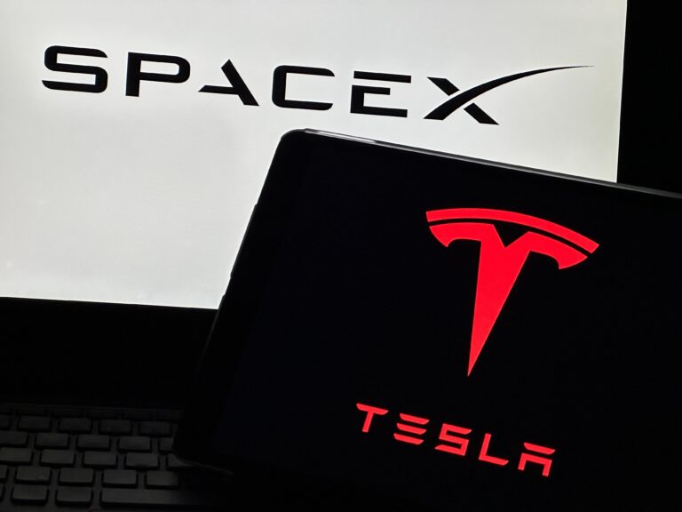 האם SpaceX עשויה לרכוש את טסלה – ומה זה אומר על המניה?