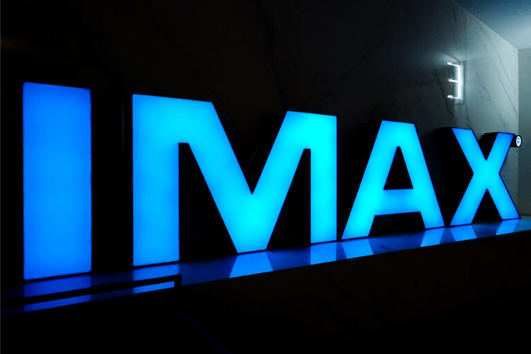 מניית IMAX בשיא: "האודיסאה" של כריסטופר נולאן מזניקה את הקופות