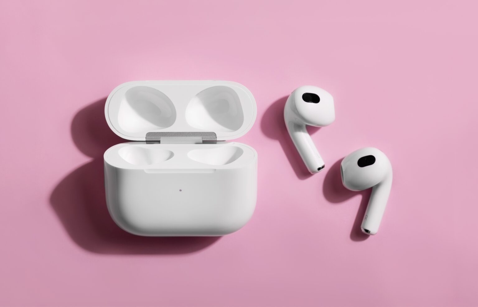 דליפה מ-iOS 27 חושפת: כך ייראו ה-AirPods החדשות של אפל