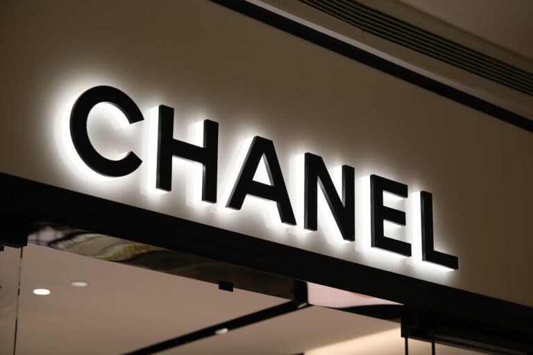 שאנל רוכשת את Charvet – ומרחיבה את פעילותה באופנת הגברים