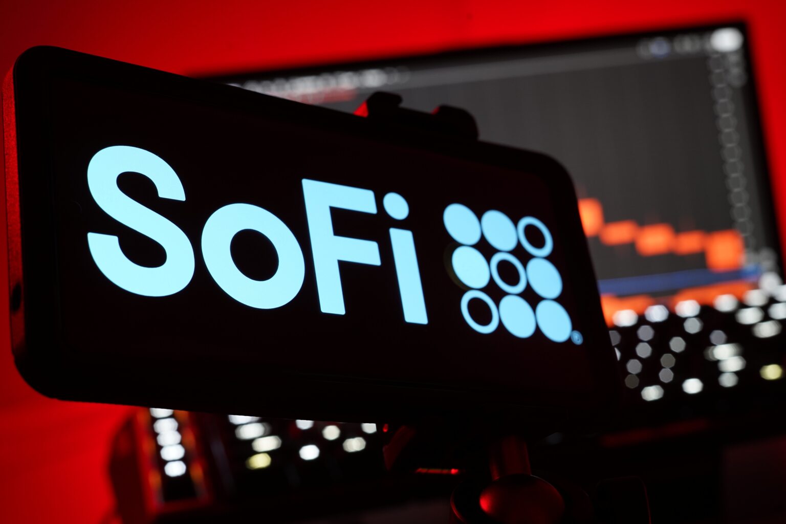 דוחות SoFi: למה המניה יורדת ב-11% למרות תוצאות שיא?
