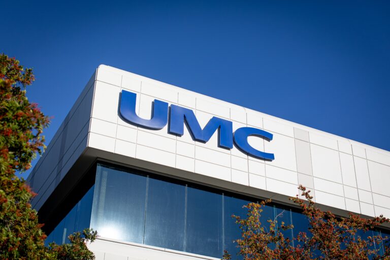 יצרנית השבבים UMC מתחילה בייצור המוני בסינגפור של שבבים אופטיים מהפכניים